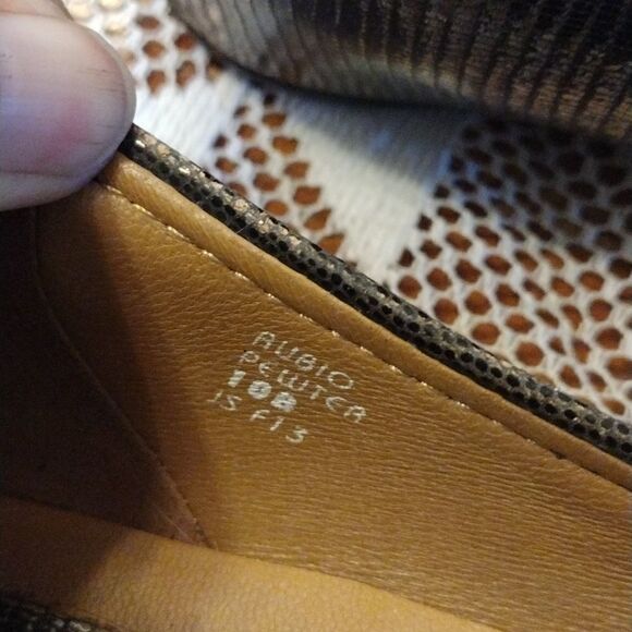 Earthies flats  - Picture 4 of 5